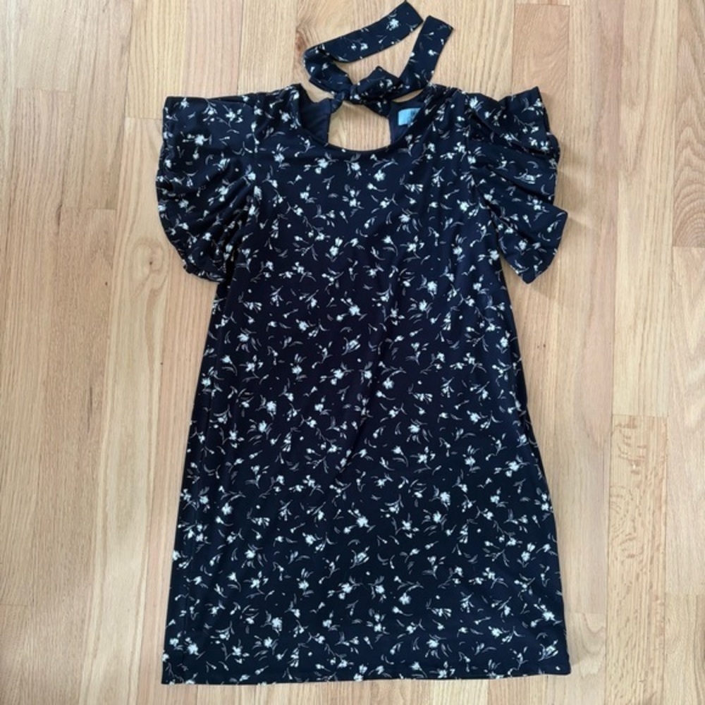 CeCe Floral Flutter Sleeve Dress | M